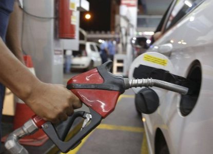 Petrobras anuncia redução no preço da gasolina para distribuidoras; saiba mais