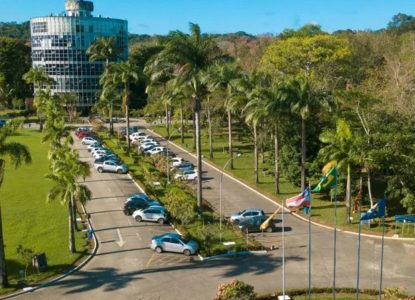 Três estudantes são hospitalizados após termômetro com mercúrio quebrar em laboratório na Bahia