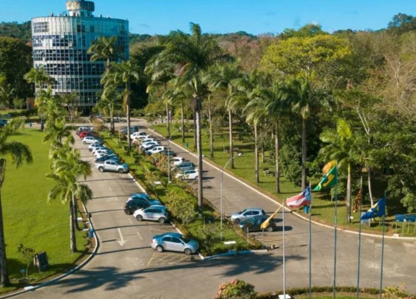 Três estudantes são hospitalizados após termômetro com mercúrio quebrar em laboratório na Bahia