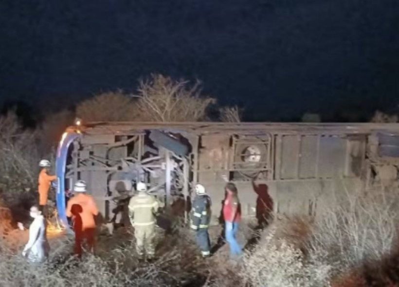 Grave acidente com ônibus deixa oito mortos e 12 feridos na Chapada Diamantina