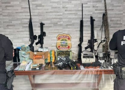 Polícia Federal apreende 44 armas e R$ 535 mil em operação contra fraudes de CAC na Bahia