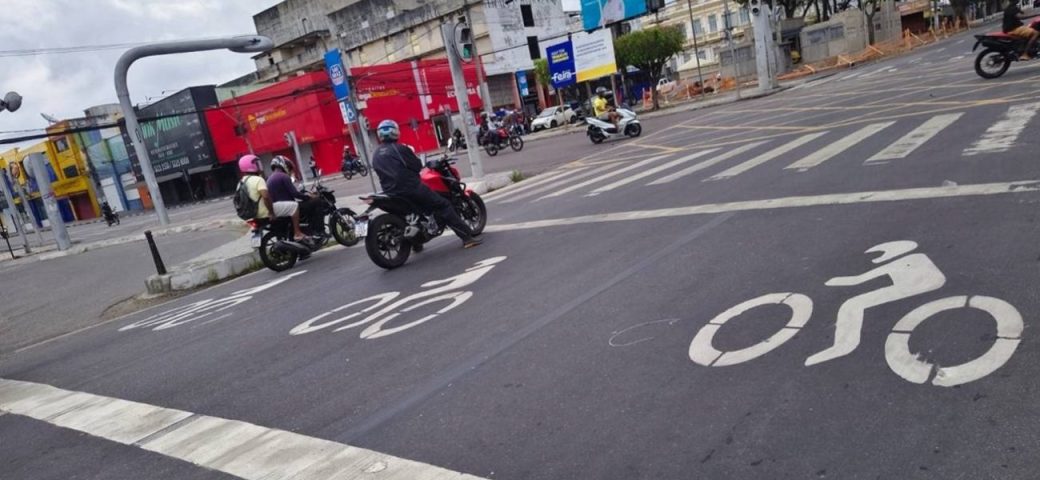 Áreas de espera exclusivas para motocicletas são implantadas em vias do trânsito de Feira de Santana