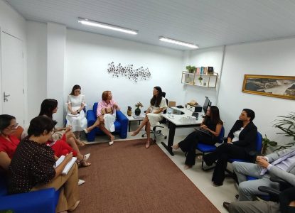 Secretaria da Mulher e Varas de Violência Doméstica alinham ampliação de grupo reflexivo para agressores em Feira de Santana