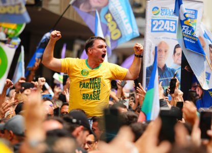 Flávio Bolsonaro lidera arrecadação entre presidenciáveis com R$ 44,3 milhões