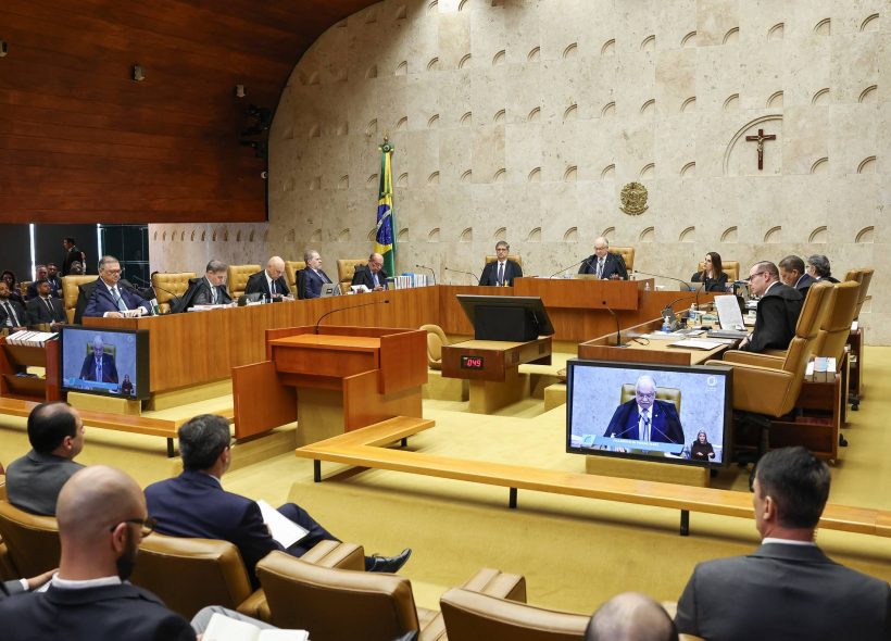 Após pedido de vista, STF interrompe sessão sem definir se junta ou mantém separados casos de Alexandre de Moraes e André Mendonça
