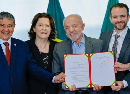 Lula anuncia aumento do Bolsa Família; valor médio sobre para R$ 777 previsto para outubro