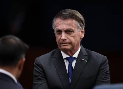 TSE proíbe uso de imagem de Bolsonaro em santinhos que indiquem apoio a candidatos
