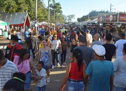 Limpeza diária do Parque de Exposição será feita por 60 agentes durante Expofeira