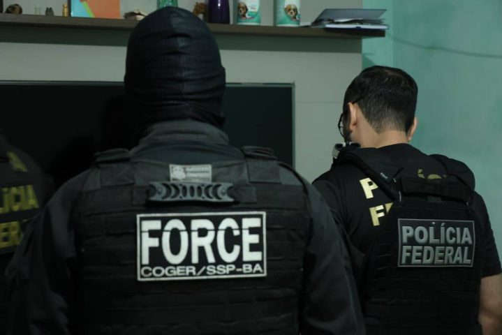 Polícia investiga fraudes em registros de CACs na Bahia; ex-PM é alvo de operação