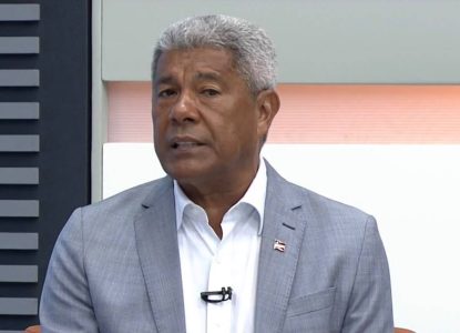 Em sabatina na TV, Jerônimo Rodrigues destaca acesso a tratamentos de saúde complexos