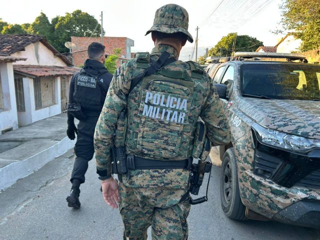 Operação na Bahia e mais três estados cumpre mais de 30 mandados de prisão e bloqueia R$ 12 milhões em bens ligados à facção