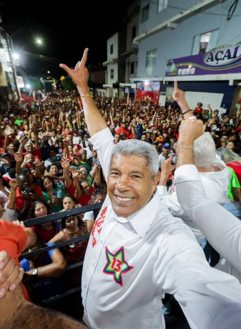 Em Seabra, Jerônimo Rodrigues promete levar universidade federal para Chapada Diamantina