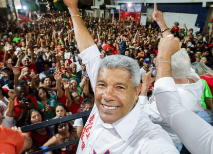 Em Seabra, Jerônimo Rodrigues promete levar universidade federal para Chapada Diamantina