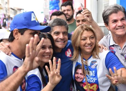 Em ato de campanha em Brumado, ACM Neto promete ampliar acesso à água e critica Embasa