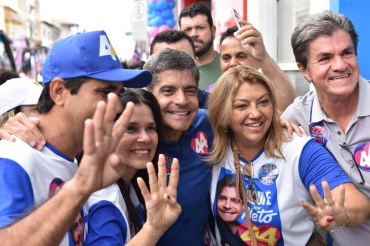 Em ato de campanha em Brumado, ACM Neto promete ampliar acesso à água e critica Embasa