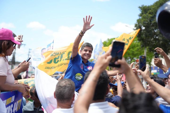 ACM Neto reúne apoiadores em Teixeira de Freitas, no extremo sul da Bahia