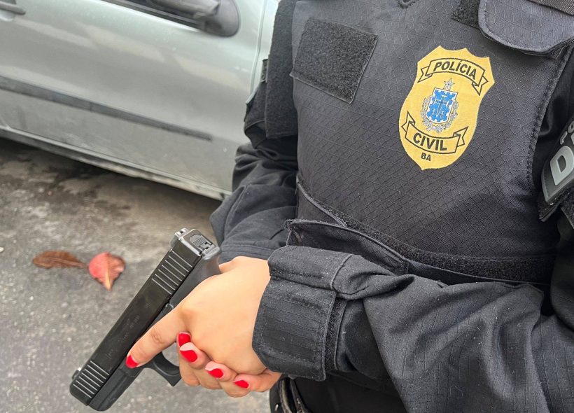 Homem é preso após perseguir mulher até unidade policial em cidade da região de Feira de Santana
