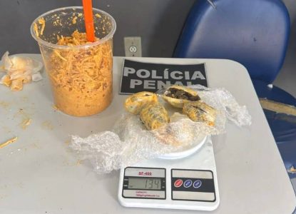 Mulher é presa ao tentar entrar no presídio de Feira de Santana com drogas escondidas em comida