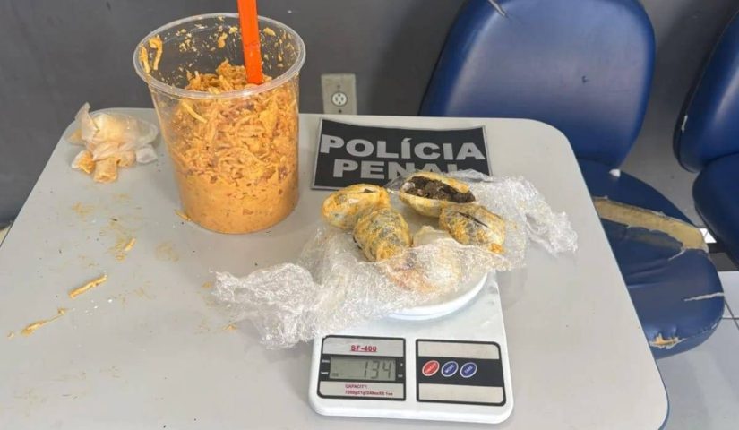Mulher é presa ao tentar entrar no presídio de Feira de Santana com drogas escondidas em comida