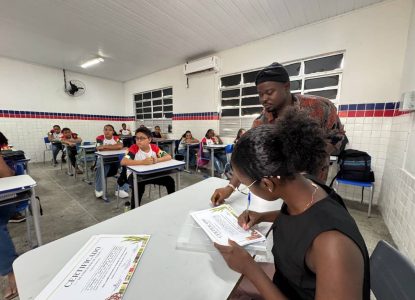 Entre inglês e iorubá, estudantes de Antônio Cardoso aprendem que língua também é identidade