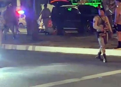 Dois suspeitos morrem após trocar tiros com policiais militares em Feira de Santana