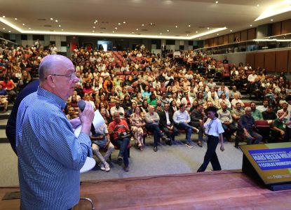 Pesquisa mostra que 76% avaliam administração do prefeito José Ronaldo de forma positiva
