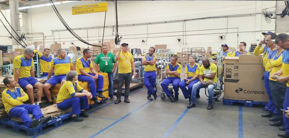 Trabalhadores dos Correios entram em greve em todo Brasil a partir desta sexta, 11