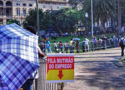 Desemprego fica em 5,3% no trimestre até agosto e população ocupada bate recorde no Brasil