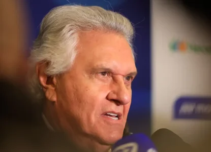 Ronaldo Caiado deixa hospital após pneumonia e diz que retomará campanha com agenda reduzida