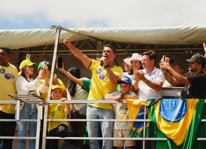 Em agenda de campanha na Bahia, Flávio Bolsonaro diz que povo nordestino precisa de mudança