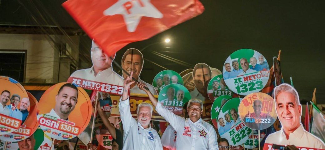 Jerônimo Rodrigues reúne apoiadores em caminhada no conjunto Feira IX, em Feira de Santana