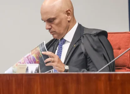 Ministro Alexandre de Moraes determina emissão de mandado de prisão contra Eduardo Bolsonaro