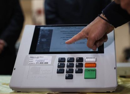 Brasil articula proteção contra possível interferência dos EUA nas eleições, afirma The New York Times