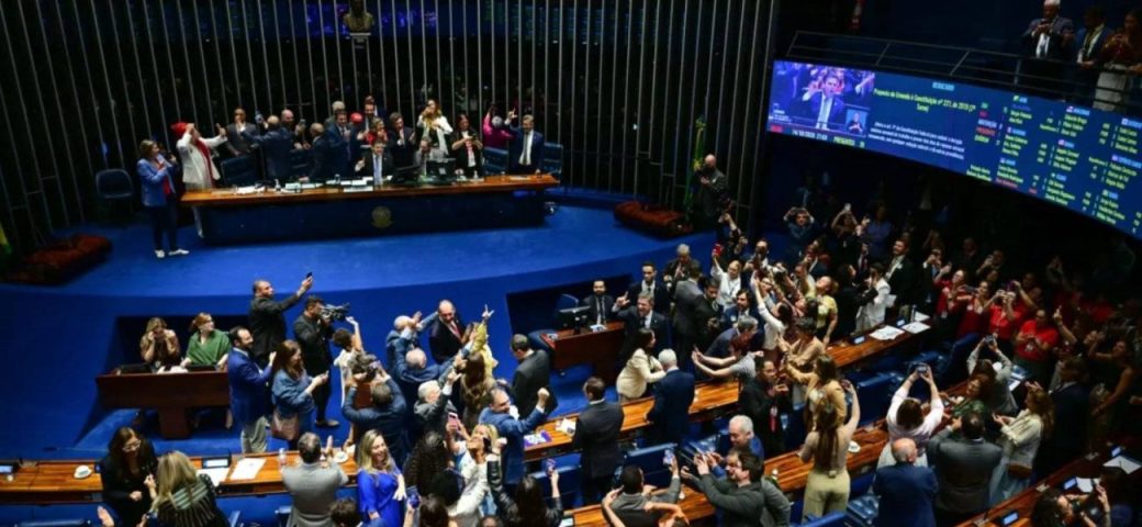 Congresso Nacional promulga fim da escala 6×1 e prevê redução gradual da jornada para 40 horas