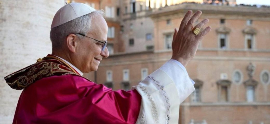 Após cirurgia no pulmão, papa Leão XIV retoma audiência com fiéis no Vaticano