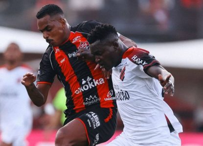 Vitória empata com Athletico-PR no Barradão e segue em 13º lugar no Brasileirão