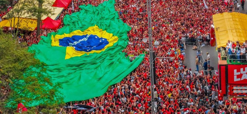Multidão histórica ocupa Avenida Paulista em ato de apoio a Lula