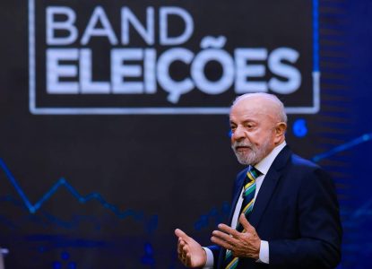 Lula diz que entregará autorização para abrir sigilo bancário e cobra Flávio Bolsonaro