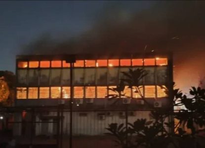 Incêndio de grandes proporções atinge prédio da Universidade Federal de Pernambuco