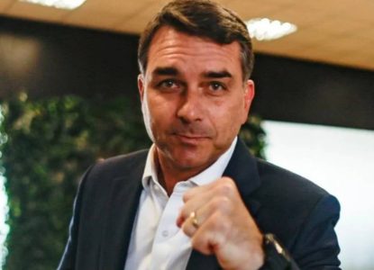 TSE dá 24 horas para Flávio Bolsonaro apagar vídeo falso sobre ato de Lula na Paulista