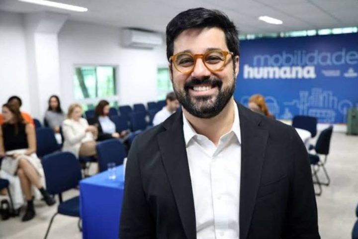 TRE da Bahia revoga prisão de secretário de Transporte de Salvador após retenção de ônibus