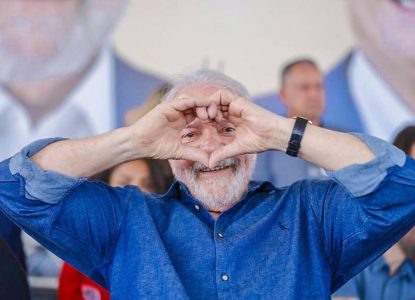 Lula completa 81 anos nesta terça, mas certidão registra outra data; entenda