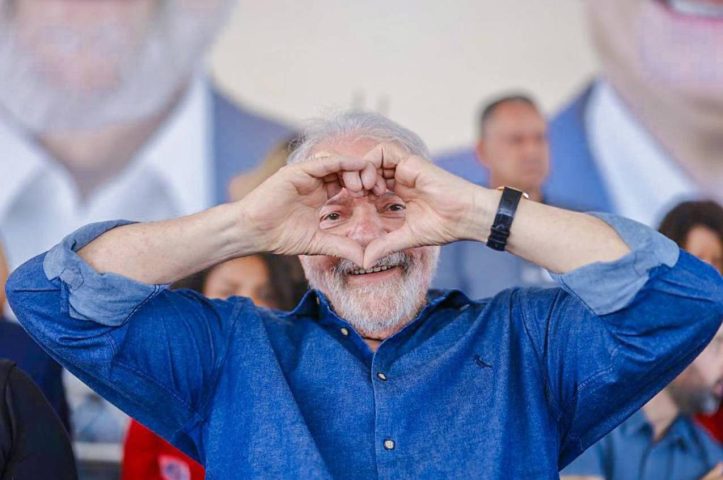 Lula completa 81 anos nesta terça, mas certidão registra outra data; entenda
