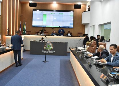 Câmara de Feira de Santana aprova projeto que libera táxis em faixas exclusivas mesmo sem passageiros