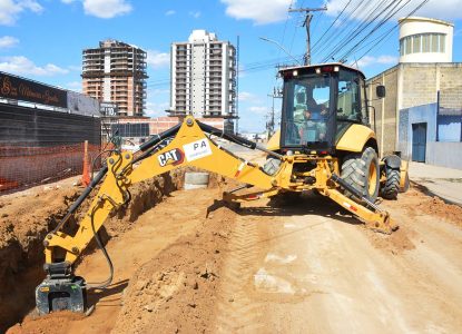 Obras de duplicação alteram trânsito e modificam acesso a condomínio na Avenida Artêmia Pires