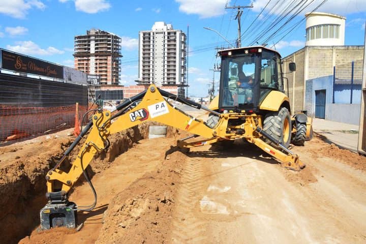Obras de duplicação alteram trânsito e modificam acesso a condomínio na Avenida Artêmia Pires