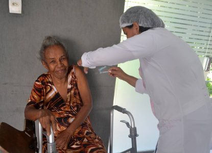 Feira de Santana amplia vacinação com Pneumo 20 para pessoas a partir de 85 anos