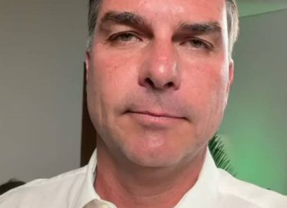 TSE confirma falha técnica em propaganda de Flávio Bolsonaro e anuncia reexibição