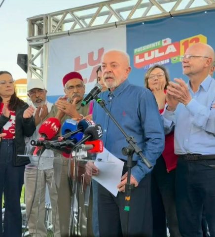Lula diz que entregará autorização para abrir sigilo bancário e cobra Flávio Bolsonaro