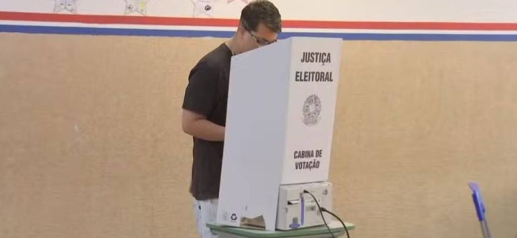 Pessoas que não foram votar ou votaram em branco ou nulo somam 24,63% do eleitorado na disputa presidencial